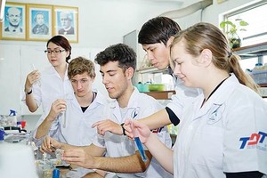 Foreign students study in Ton Duc Thang University, Ho Chi Minh City. (Photo: Sggp)