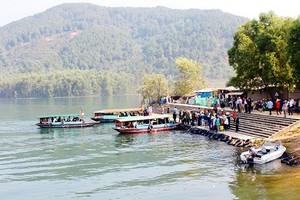 High-quality boats have been put at the disposal of visitors expected to visit the Huong Pagoda for the Festival. 
