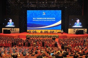 Lao Prime Minister Thongloun Sisoulith addesses the plenary session of the GMS Business Summit in Hanoi on March 30 (Photo: VNA)