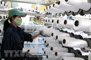 Production of laminated woven sacks (Photo: VNA)