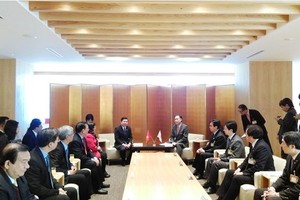 Chairman of Ho Chi Minh City People’s Committee Nguyen Thanh Phong meets governor of Nagano Prefecture Shuichi Abe.  (Photo: Sggp)
