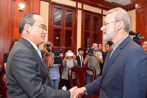 Secretary of the HCM City Party Committee Nguyen Thien Nhan (L) and Speaker of the Parliament of Iran Ali Ardeshir Larijani. (Photo: Sggp)
