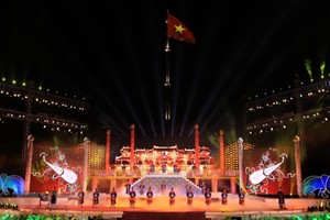 An performance at the closing night of Hue Festival 2018. (Photo: VNA)