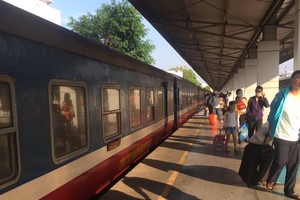 Passengers under preferential treatment policy will receive 30-90 percent discounts on train tickets.  (Photo: KK)