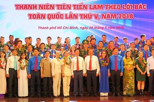 Outstanding young people nationwide in the campaign “Young people study and work in accordance with Uncle Ho’s teachings” are honored in Ho Chi Minh City. (Photo: Sggp)