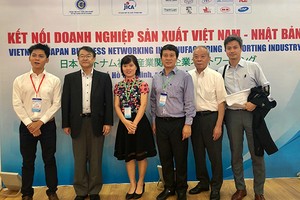 At the meeting (Photo: VOH)