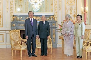 Before leaving Tokyo, President Tran Dai Quang and his spouse had a warm farewell meeting with the Emperor and Empress.(Photo: VNA)