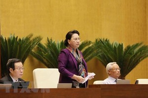 National Assembly Chairwoman Nguyen Thi Kim Ngan (standing) said the NA always listens to opinions from people about draft laws deliberated at the legislature and calls on people nationwide to trust the Party and State (Photo: VNA)