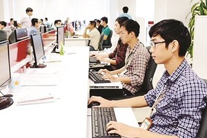 The city has developed a new policy and higher salary levels to attract more experts and scientists to work for the local government. (Photo: sggp.org.vn)