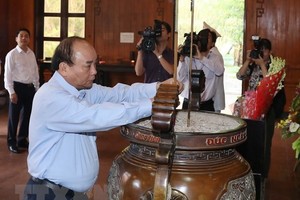 PM pays tribute to late President, martyrs