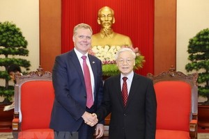 General Secretary of the Communist Party of Vietnam (CPV) Central Committee Nguyen Phu Trong (right) and Speaker of the Australian House of Representatives Tony Smith. (Source: VNA)