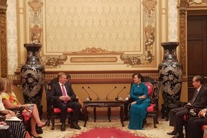 At the reception (Photo: news.zing.vn)