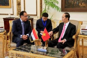 President Tran Dai Quang (R) and Egyptian Prime Minister Mostafa Madbouly (Photo: VNA)