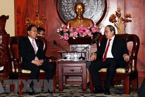 Secretary of the Ho Chi Minh City Party Committee Nguyen Thien Nhan  (R) and Governor of Yamanashi prefecture Hitoshi Goto (Source: VNA)