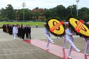 National leaders paid homage to late President Ho Chi Minh on August 31 (Photo: VNA)