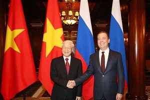 Party General Secretary Nguyen Phu Trong (L) and Russian Prime Minister Medvedev (Photo: VNA)