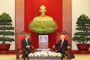 General Secretary of the Communist Party of Vietnam Central Committee Nguyen Phu Trong (R) receives Hu Chunhua, member of the Politburo of the Communist Party of China (CPC) and Chinese Vice Premier in Hanoi on September 12 (Photo: VNA)