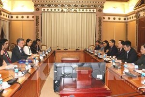 Vice Chairman of the municipal People’s Committee Le Thanh Liem on September 13 met with AIIB Vice President Joachim Von Amsberg who was in Vietnam for the World Economic Forum on ASEAN (WEF ASEAN) 2018. (Photo: VNA)