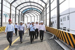 Officials visit the waste-to-energy plant in Can Tho on October 15 (Photo: baocantho.com.vn)