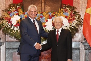 Party General Secretary and President Nguyen Phu Trong (R) and President of the Council of State and Council of Ministers of Cuba Miguel Mario Diaz-Canel Bermudez (Photo: VNA)