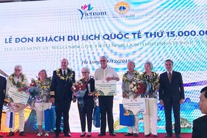 A ceremony welcoming the 15 millionth international visitor to Vietnam  in 2018 is held in the northern coastal province of Quang Ninh.