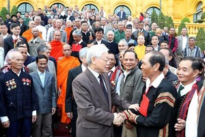 Party General Secretary and President Nguyen Phu Trong describes the elderly villagers and village leaders are the backbone of the villages. (Photo: VNA)