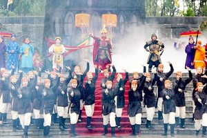 A performance reviving the coronation of Emperor Quang Trung