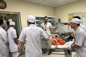 The injured tourists continue to receive treatment in hospital in HCM City (Photo: VNA)