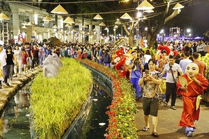 Phu My Hung Spring Flower Festival 2019 opens.  (Photo: Sggp)