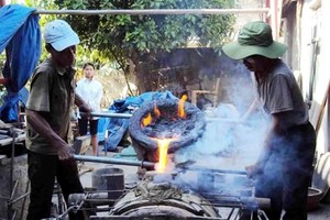 Traditional bronze casting trade of Che village in Thieu Hoa district, Thanh Hoa province (Photo: VNA)
