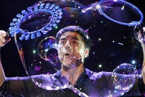 World-acclaimed bubble artist Fan Yang returns to HCMC