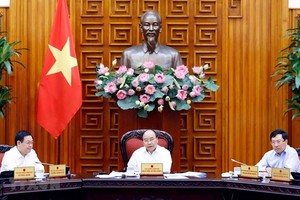 Prime Minister Nguyen Xuan Phuc speaks at the meeting. (Photo: VNA)