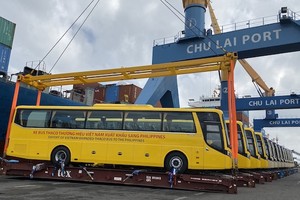 This is the first commercial bus shipment of Thaco after more than 16 years of investment and development in the Vietnamese automotive industry. (Photo: VGP)