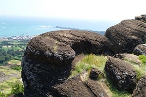 Rocks on Phu Quy island (Photo: vietnamnet)