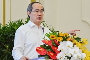 Secretary of the HCMC Party Committee Nguyen Thien Nhan speaks at an online conference on the planning for the city’s economic recovery and development from the COVID-19. (Photo: SGGP)