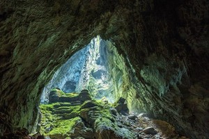 Tours of Son Doong, the world's largest cave, located in Quang Binh province, reopened on May 15 after being closed for two months due to COVID-19 (Photo: VNA)