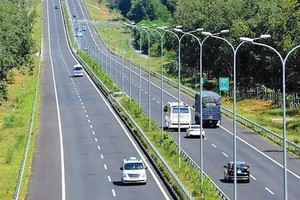 Speeding up the constructon of the Eastern North-South Expressway was important to drive economic growth (Photo: baodautu.vn)