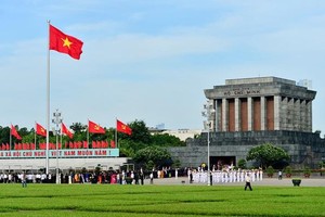 At President Ho Chi Minh Mausoleum (Photo: SGGP)