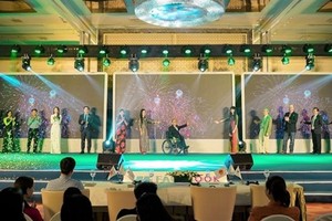 Representatives of Facebook, Ministry of Planning and Investment and delegates officially launch Vietnam Immense MV. (Photo courtesy of Facebook)