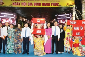 HCMC's leaders attend the festival. (Photo: SGGP)