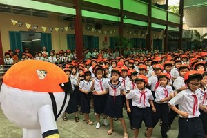 Students at Nguyen Van Thanh Primary School in HCM City’s District 12. The total number of students from kindergarten to high school in the 2020-2021 academic year in the city is expected to be more than 1.74 million. (Photo: VNS/VNA)