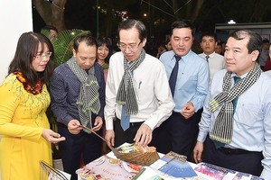 Standing Vice Chairman of the HCM City's People Committee Le Thanh Liem attends the event. (Photo: SGGP)