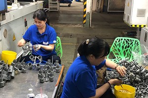 Employees are working in Binh Minh Plastics Joint Stock Company.