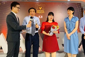 Frontline healthcare workers of Bach Mai Hospital is honored with the title, “Person of the year” at the VTV Awards 2020.