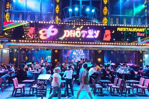 HCMC’s entertainment venues reopen with safety requirements in place