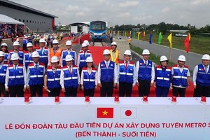At the ceremony receiving the first metro train of Ben Thanh – Suoi Tien metro line 