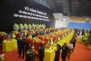 A memorial service for 22 soldiers who were buried in a landslide in Quang Tri Province is held on October 22. (Photo: SGG)