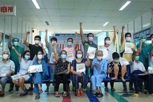 COVID-19 patients in Da Nang are given the all-clear. (Photo: VNA)