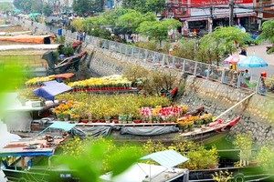 HCMC’s unique floating flower market to open on February 6