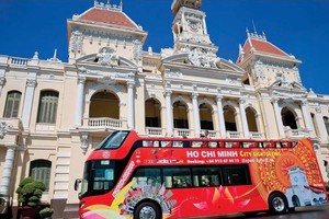 Hop on Hop Off Bus in Ho Chi Minh city (Photo: SGGP)